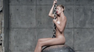 Miley-Cyrus-wrecking-ball-video
